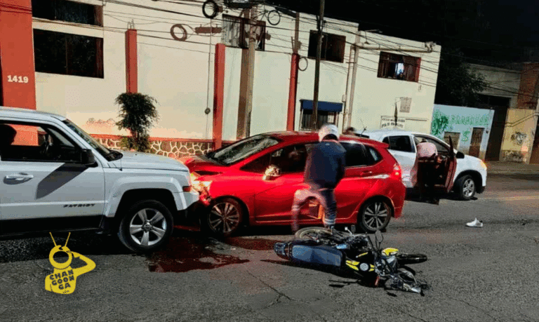 #Morelia Motocicleta Y 3 Autos Protagonizan Choque En La Av. Morelos Norte; Hay 2 Lesionados - Changoonga.com