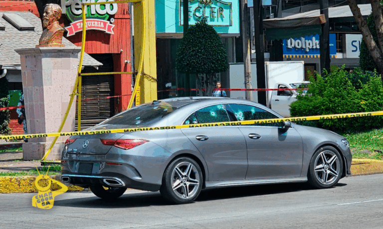 Motosicarios Acribillan A Hombre Que Manejaba Un Lujoso Vehículo En Uruapan - Changoonga.com