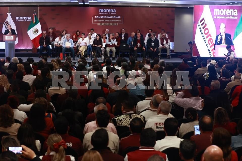 Nuevos en Morena deben sumar, no dividir, exige Durazo