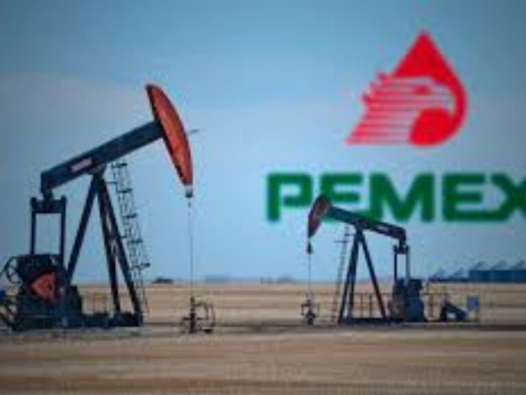 Pemex opera al 50% lo que obliga a la importación de combustibles
