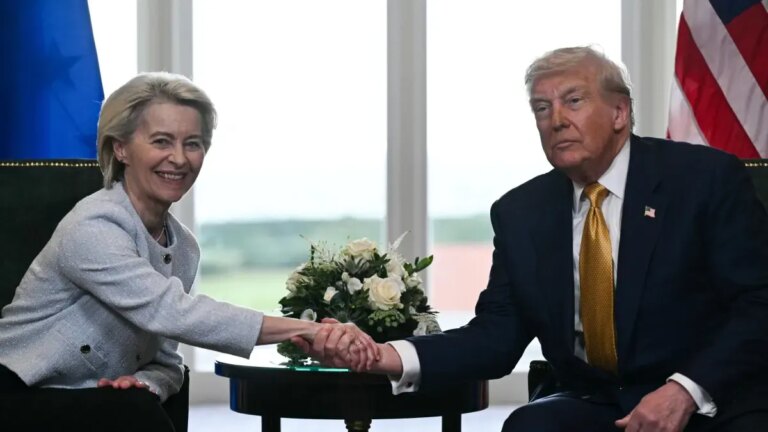 Precio del petróleo sube tras acuerdo entre Estados Unidos y la Unión Europea y la advertencia de Donald Trump a Rusia para lograr tregua con Ucrania
