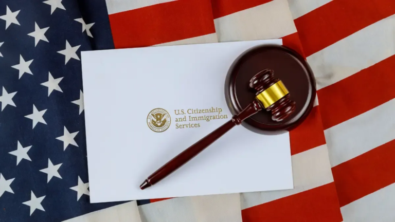 Quiso engañar a Uscis con estos documentos, los agentes se dieron cuenta y todo terminó de la peor manera