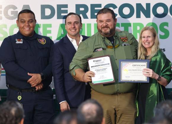 Reconocen Coahuila y Estados Unidos a rescatistas que apoyaron en inundaciones de Texas