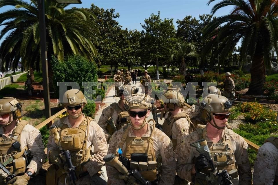Retira Pentágono a 700 marines de Los Ángeles