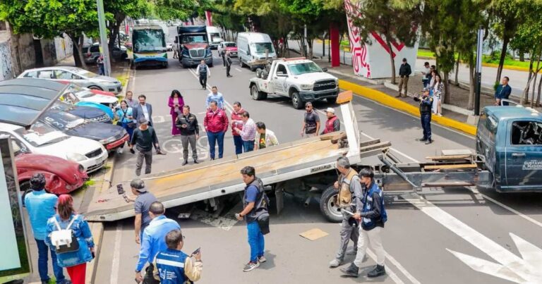 Retiran 91 vehículos abandonados en avenida Congreso de la Unión, CDMX
