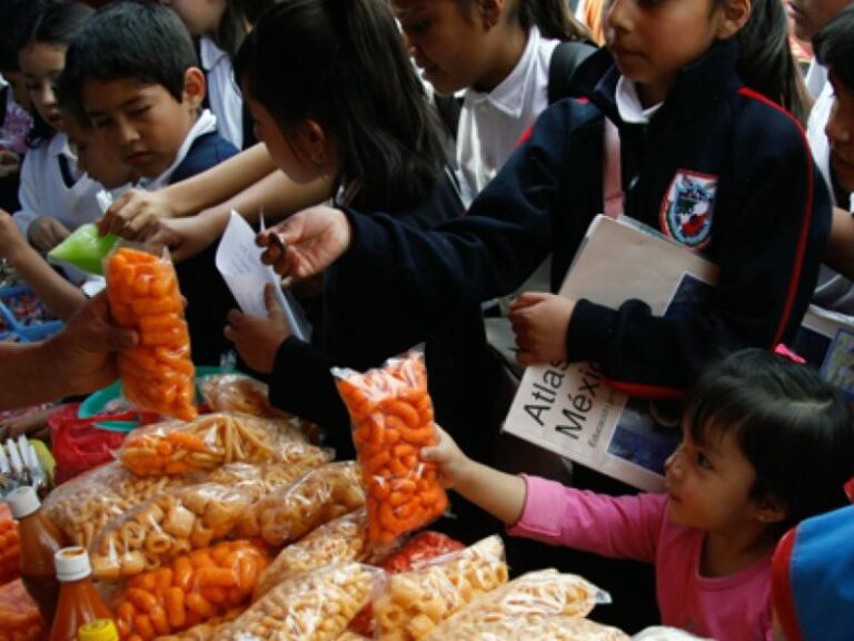 SEP gana juicios para prohibición de comida chatarra en escuelas