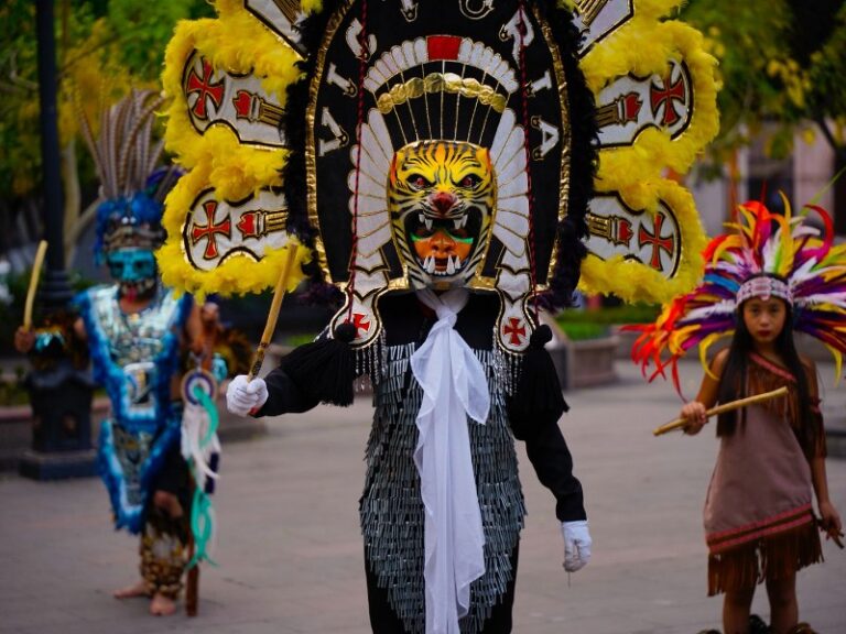 Sahuayo se Viste de Fiesta con los Tlahualiles