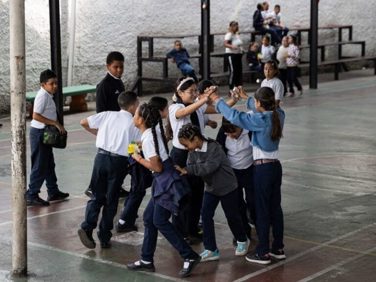 “Sal de Estados Unidos”: cartas amenazan a menores migrantes