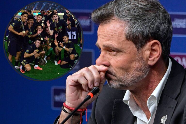 Santi Giménez sobre si le "tendieron la cama" a Diego Cocca en Selección Mexicana: "Es difícil tener a 26 jugadores felices"