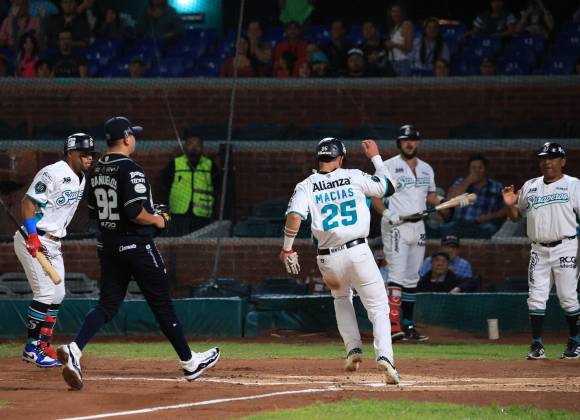 Saraperos se impone 7-6 a Sultanes con remontada explosiva