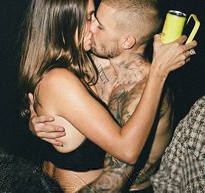 Se besan Justin y Hailey Bieber en fiesta privada de 'Swag'
