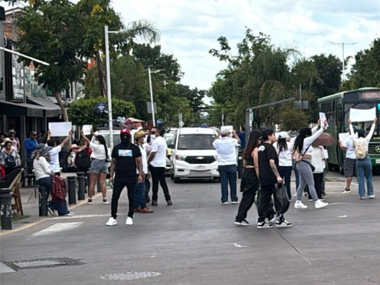 Se manifiestan en Tonalá por desaparición de joven trabajador