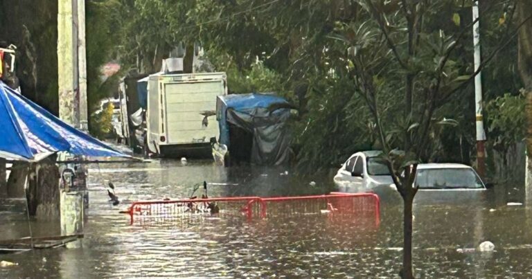 Se vuelve a inundar hoy la CDMX; autos bajo el agua por lluvias