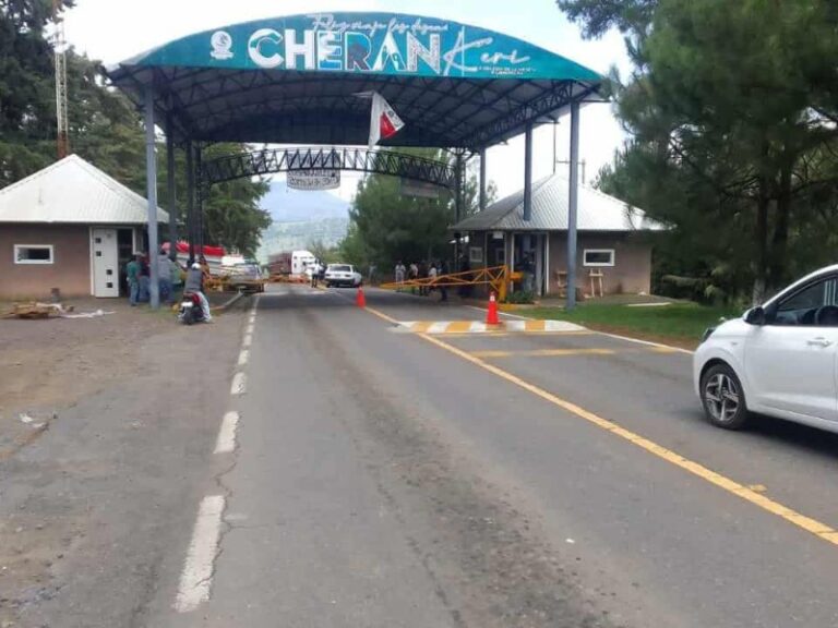 Sin fiestas y con armas: Cherán responde a crimen con autodefensa fortalecida