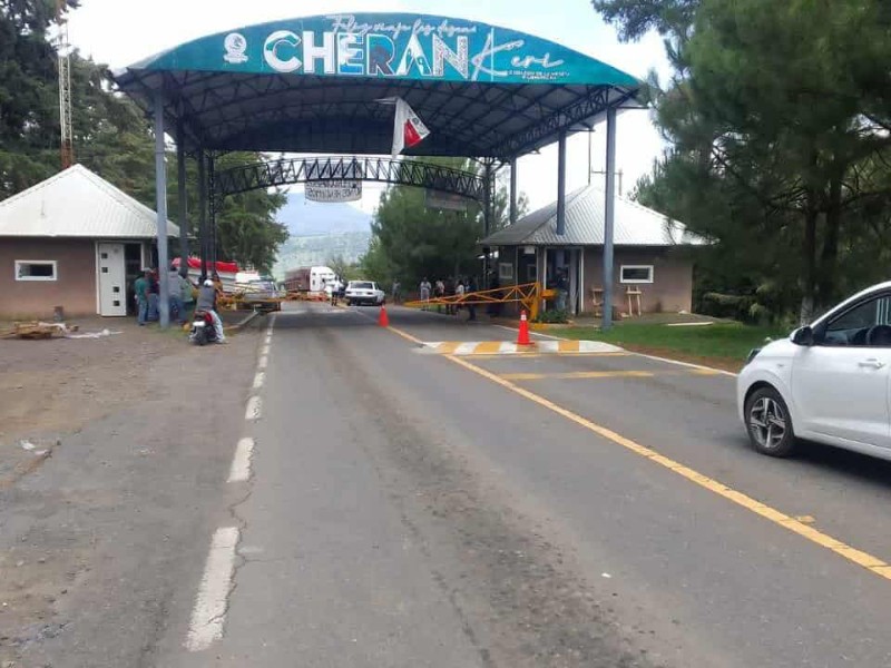 Sin fiestas y con armas: Cherán responde a crimen con autodefensa fortalecida