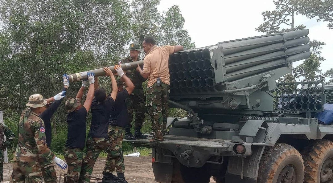 Tailandia evacúa a más de 100 mil personas por enfrentamientos con Camboya