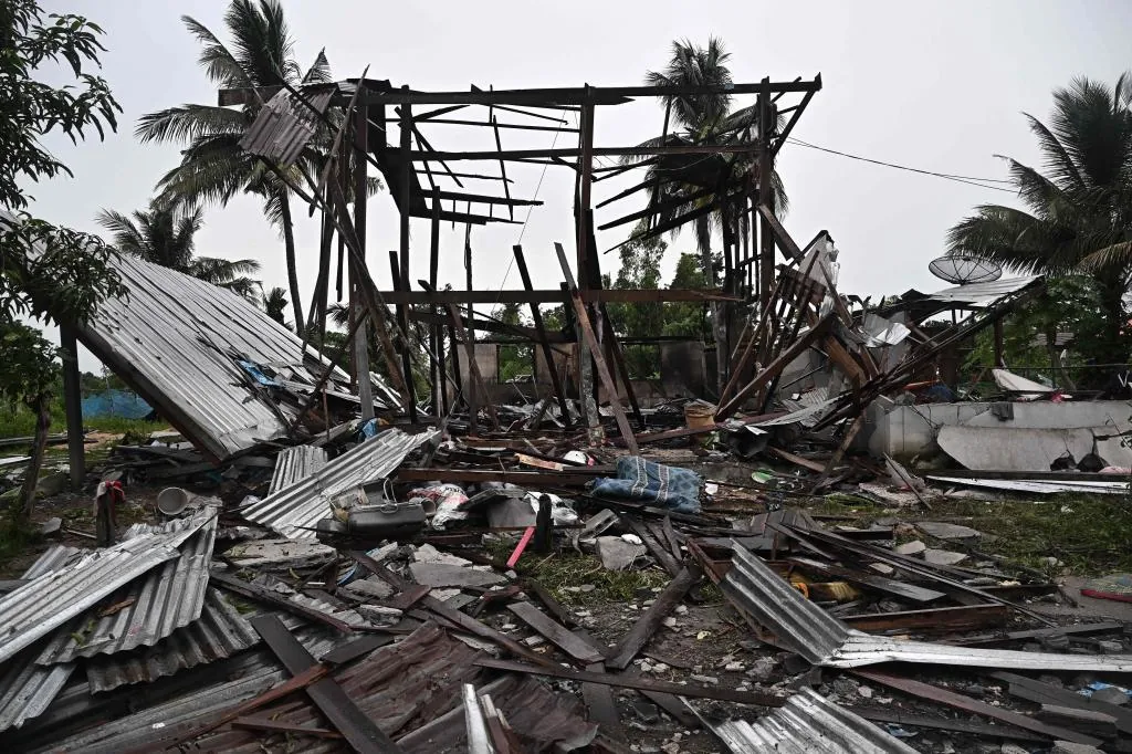 Tailandia y Camboya acuerdan negociar este lunes un alto el fuego en Malasia tras cuatro días de combates