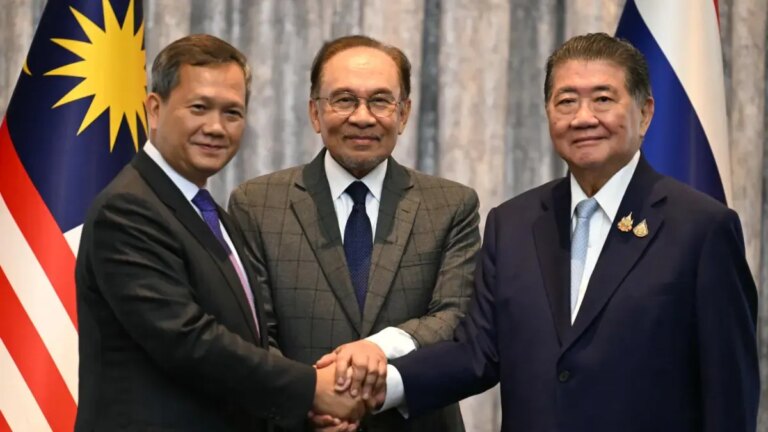 Tailandia y Camboya acuerdan un alto al fuego 'sin condiciones' para detener conflicto en la frontera que deja 36 muertos y unos 200.000 desplazados