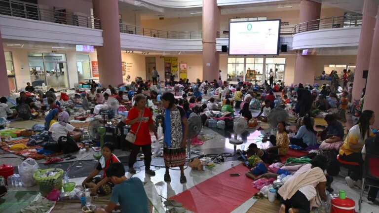 Tailandia y Camboya se debaten sobre un alto al fuego propuesto por Malasia; segundo día de combates deja 19 muertos y más de 140.000 desplazados