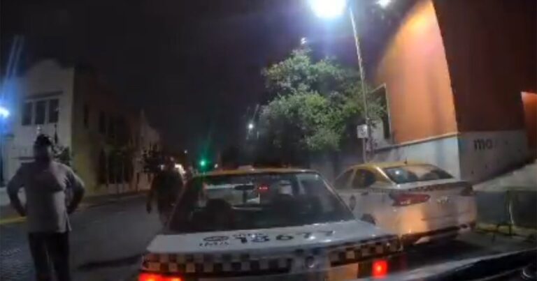 Taxistas golpean a conductor de plataforma en calles de Monterrey – Video