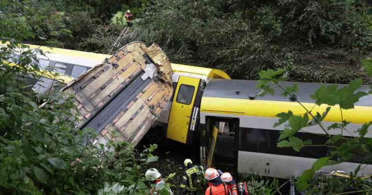 Tren con más de 100 pasajeros se descarrila en Alemania; al menos tres muertos