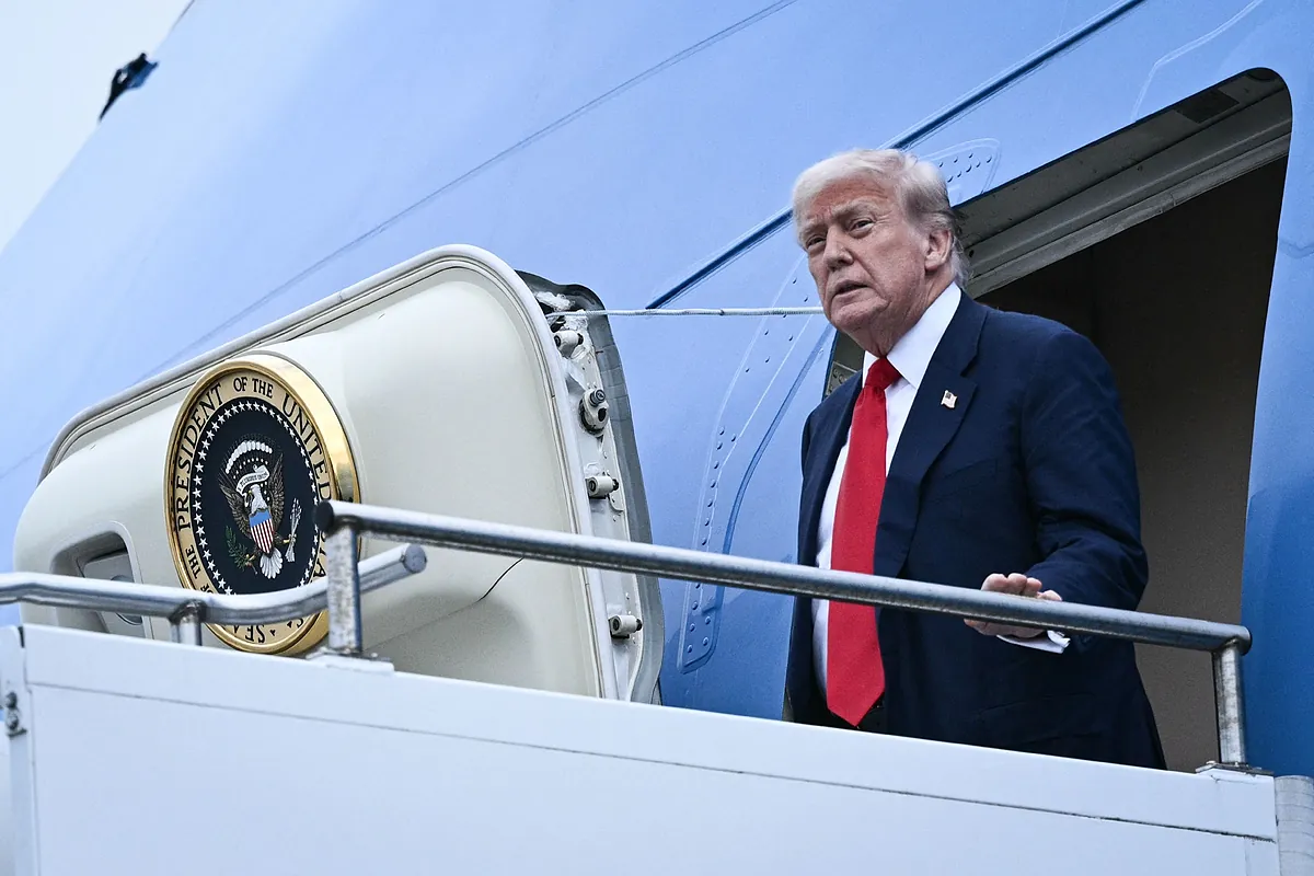 Trump arremete contra la política de inmigración europea y la energía eólica a su llegada a Escocia para visitar sus campos de golf