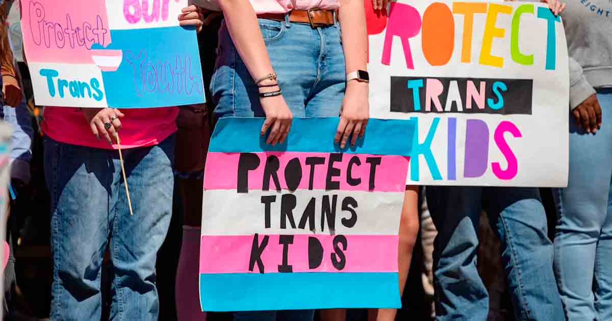 Trump da ultimátum a escuelas por políticas trans; 10 días o enfrentar sanciones
