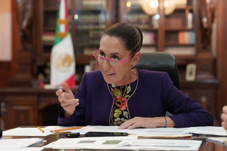 Trump mantiene los aranceles actuales del 25% a México y da 90 días más para negociar un acuerdo
