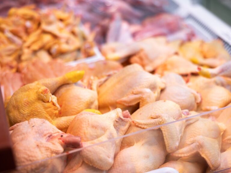 Tu pollo diario podría costarte el triple; conoce dónde y por qué