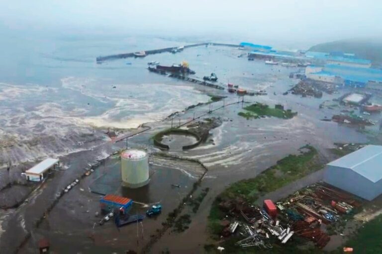 Un fuerte terremoto en Rusia prende las alarmas de tsunami en diferentes territorios del Pacífico | Internacional