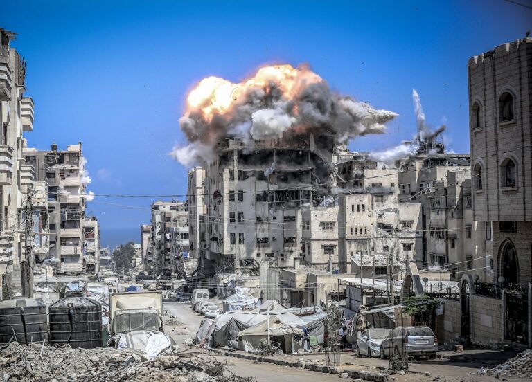 Un grupo de 25 países exige el fin “inmediato” de la guerra en Gaza por las matanzas en el reparto de alimentos | Internacional