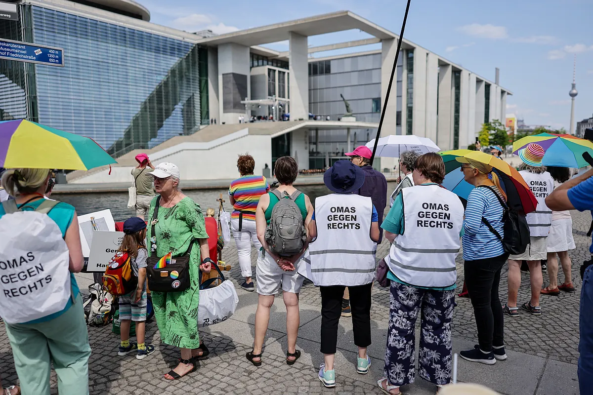 Un grupo de manifestantes boicotea la entrevista a la líder de la ultraderecha alemana en la televisión pública