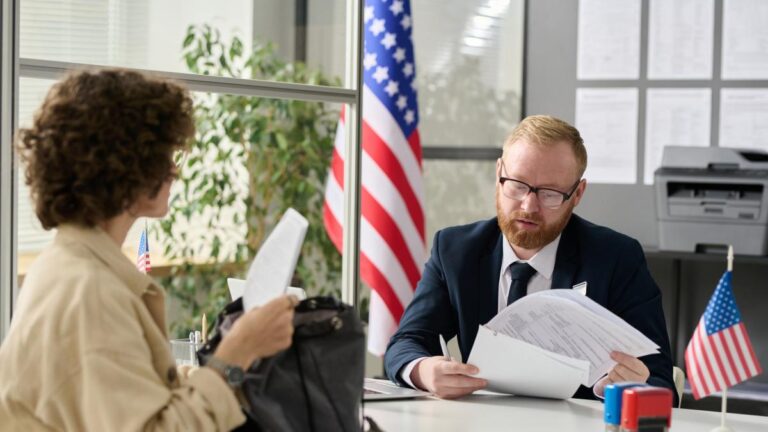 Uscis planea cambiar el examen de ciudadanía y de ciertas visas