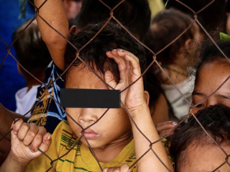 Venezuela acusa a EE.UU. de “secuestrar” a 33 niños