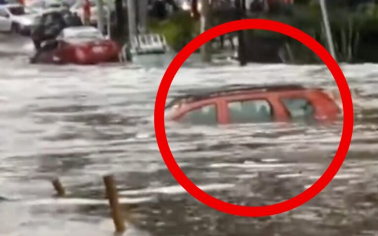 Videos | Lluvias dejan autos bajo el agua en la 'Glorieta de las quinceañeras' en Luis Cabrera