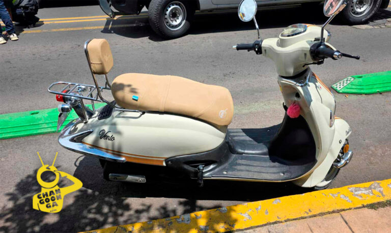 #Zamora Derrapa Mujer Motociclista, Se Le Atravesó Una Persona - Changoonga.com