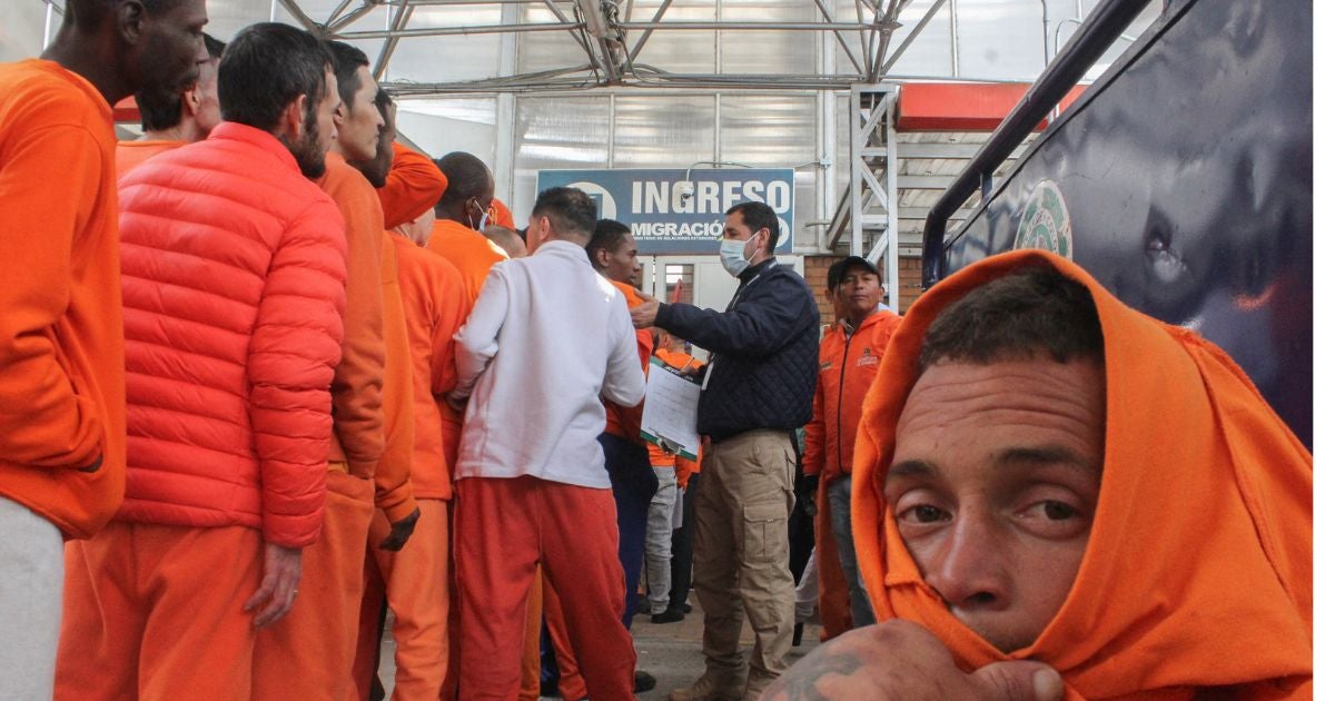 colombianos deportados relatan drama tras encierro en cárceles ecuatorianas