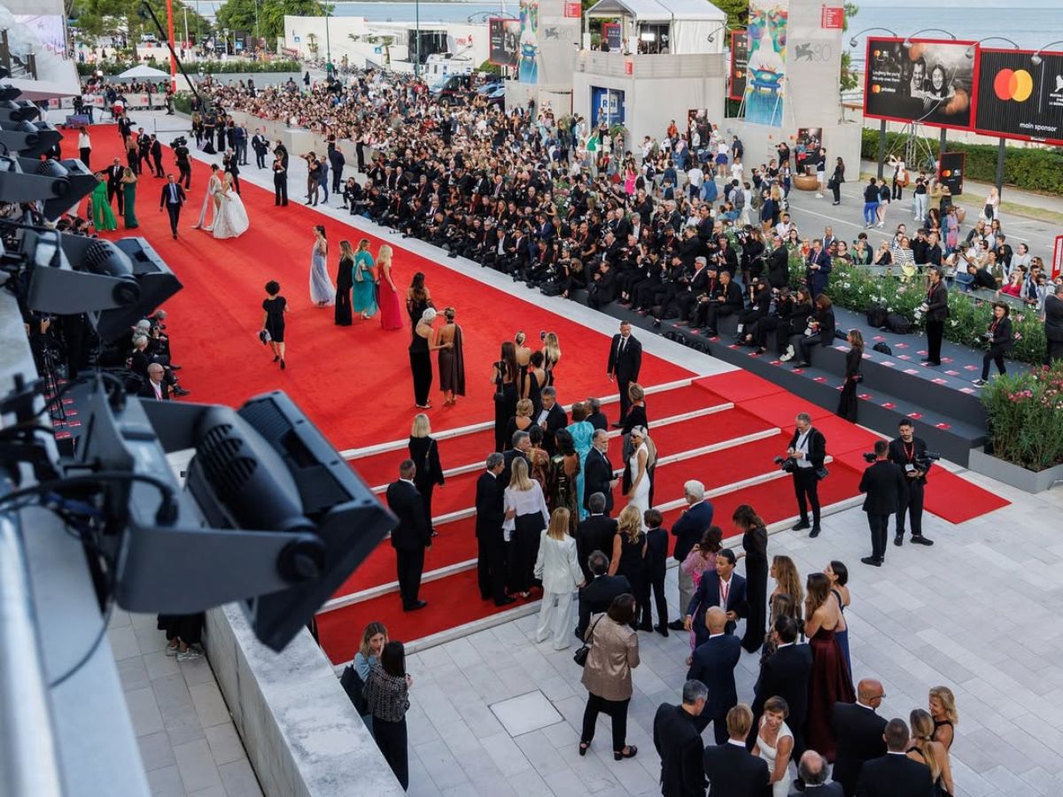 La alfombra roja brillará con estrellas internacionales y alta costura frente al mar Adriático. | IG labiennale