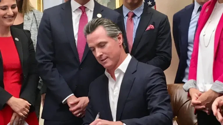 la ley que modifica cómo se aprobarán los grandes proyectos de vivienda en California