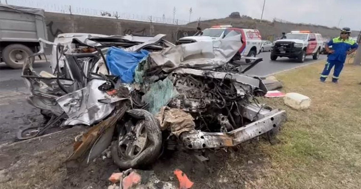 ¡Terrible! Pareja pierde la vida al estrellar su vehículo contra un tráiler