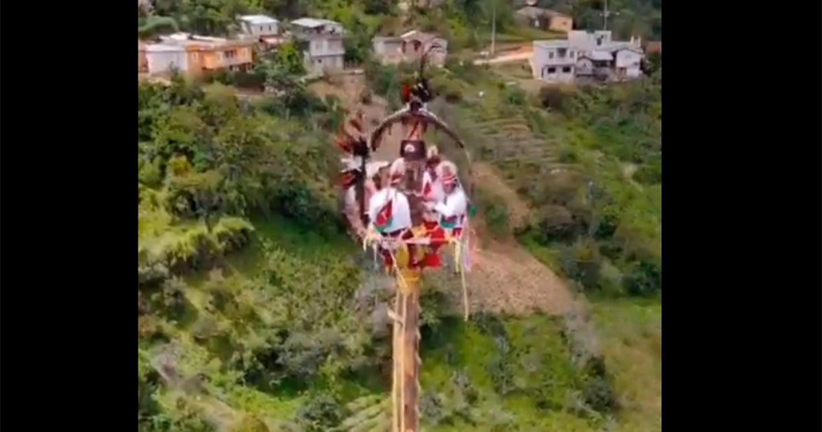 ¡Volvió a nacer! Caporal de voladores de Papantla casi cae desde 20 metros de altura