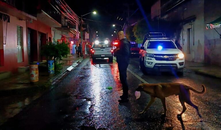 Michoacán Rojo: Hallan 2 Trokas Del CJNG Baleadas Tras Ataque A Casa De Alcaldesa De Queréndaro - Changoonga.com