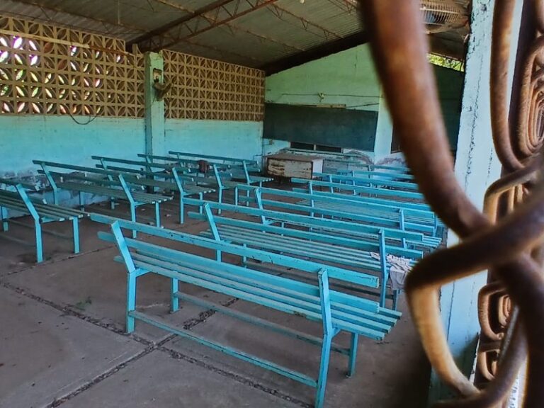 Cerradas escuelas de Apatzingán por violencia; estudiantes sufren las consecuencias