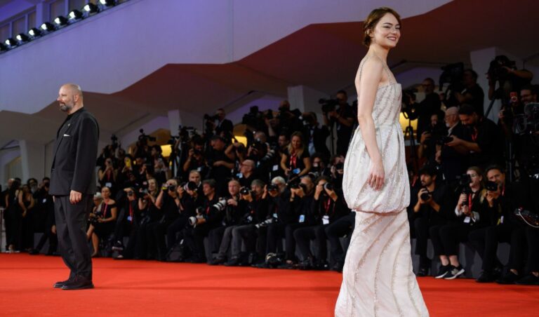 Emma Stone frente a los alienígenas de Lanthimos