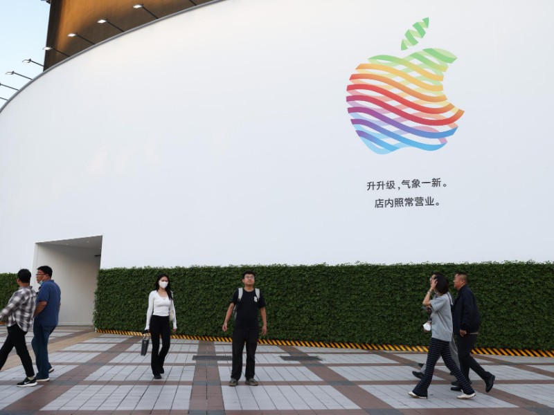 Apple cede a amenazas de Trump y anuncia millonaria inversión en EE.UU.