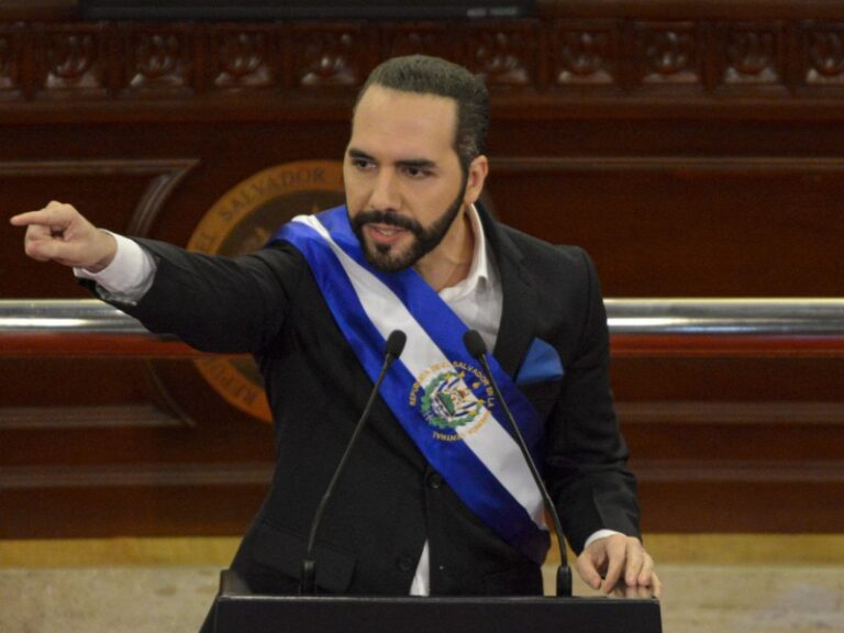 Aprueban reelección indefinida en El Salvador