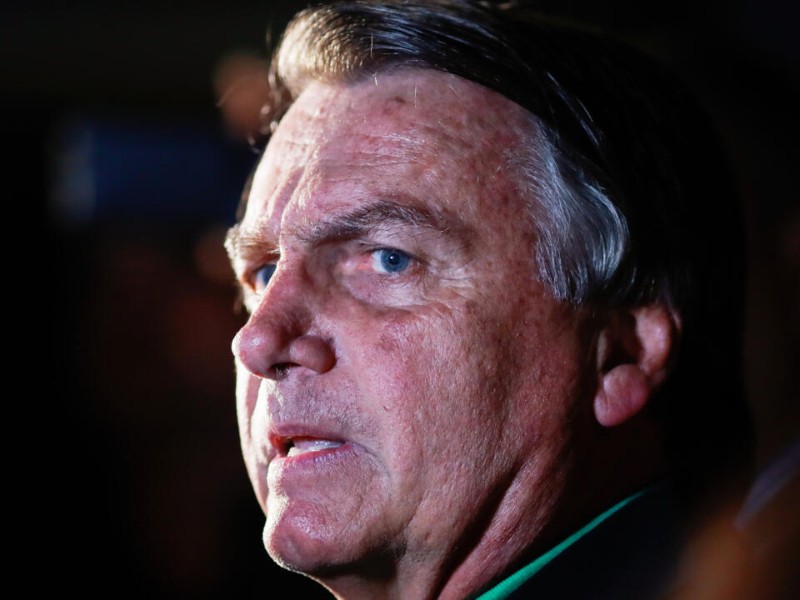 Bolsonaro, expresidente brasileño, pierde libertad por usar redes