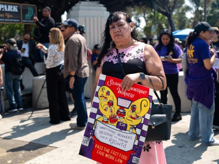 Comunidad latina en Los Ángeles: "Aquí estamos y no nos vamos"