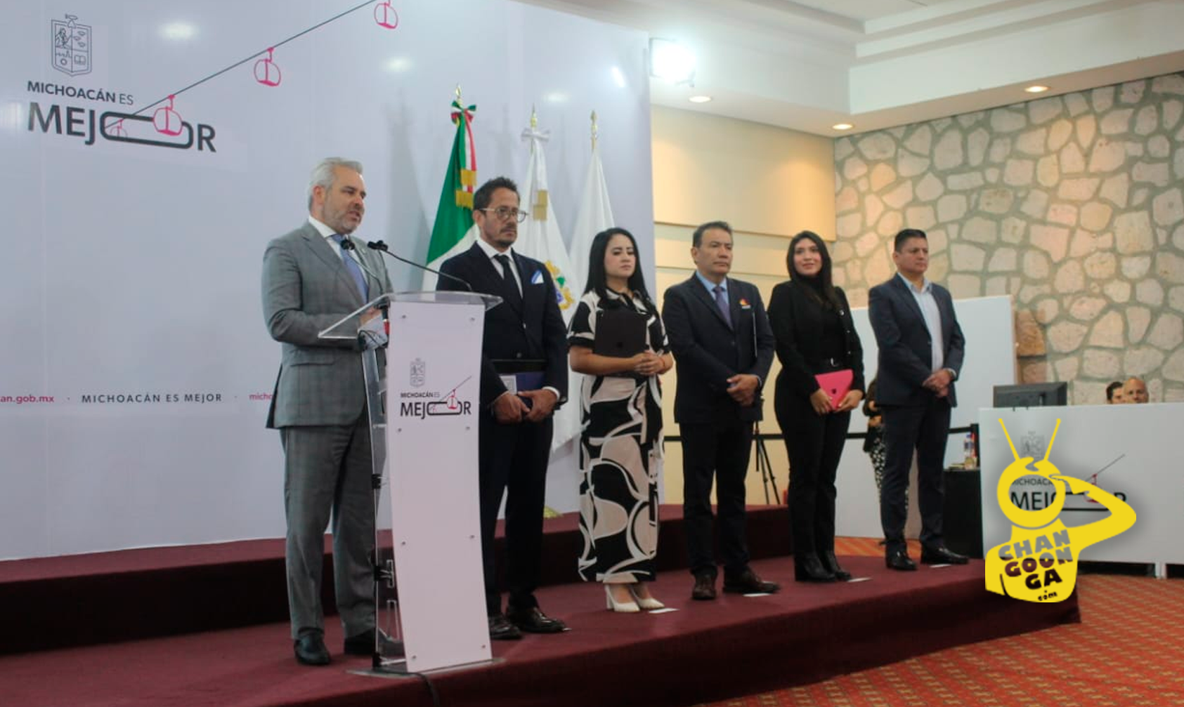 Con El Embajador De EU Hablamos De Seguridad, Migración Y Temas Generales: Bedolla - Changoonga.com
