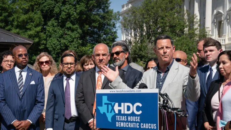Congresistas demócratas de Texas, Estados Unidos, evitan sesión clave para bloquear un plan republicano que alteraría el mapa electoral a su favor